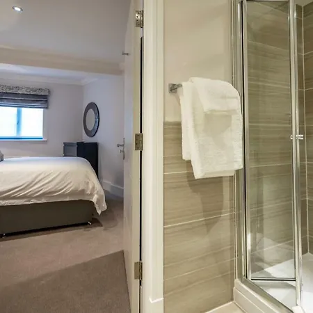 Apartment 3 London Mews *